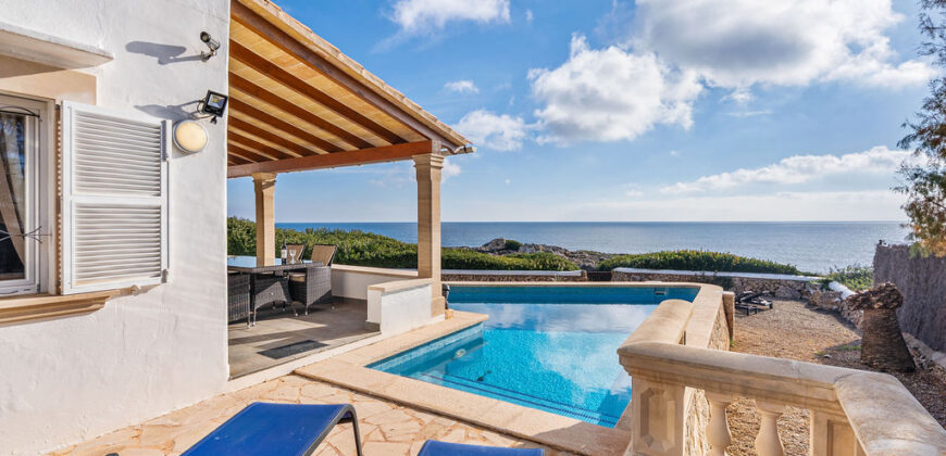 VILLA EN PRIMERA LÍNEA CON VISTAS PANORÁMICAS AL MAR EN ES FORTI