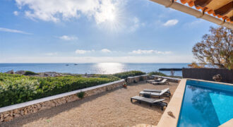 VILLA EN PRIMERA LÍNEA CON VISTAS PANORÁMICAS AL MAR EN ES FORTI