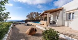 VILLA EN PRIMERA LÍNEA CON VISTAS PANORÁMICAS AL MAR EN ES FORTI