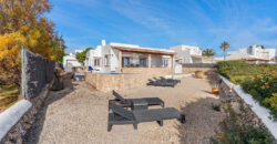 VILLA EN PRIMERA LÍNEA CON VISTAS PANORÁMICAS AL MAR EN ES FORTI
