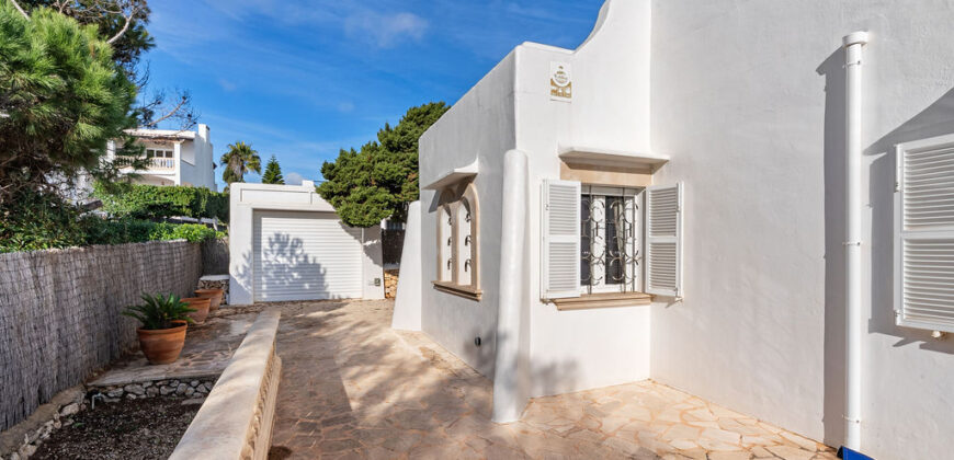 VILLA EN PRIMERA LÍNEA CON VISTAS PANORÁMICAS AL MAR EN ES FORTI