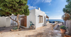 VILLA EN PRIMERA LÍNEA CON VISTAS PANORÁMICAS AL MAR EN ES FORTI
