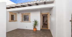 VILLA EN PRIMERA LÍNEA CON VISTAS PANORÁMICAS AL MAR EN ES FORTI