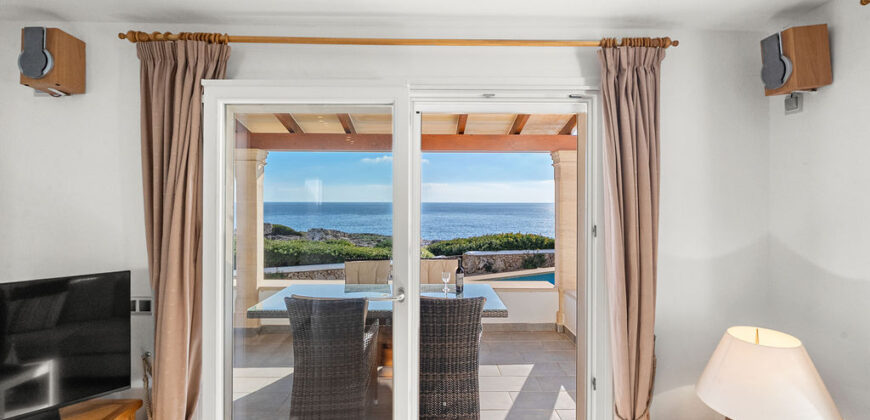 VILLA EN PRIMERA LÍNEA CON VISTAS PANORÁMICAS AL MAR EN ES FORTI