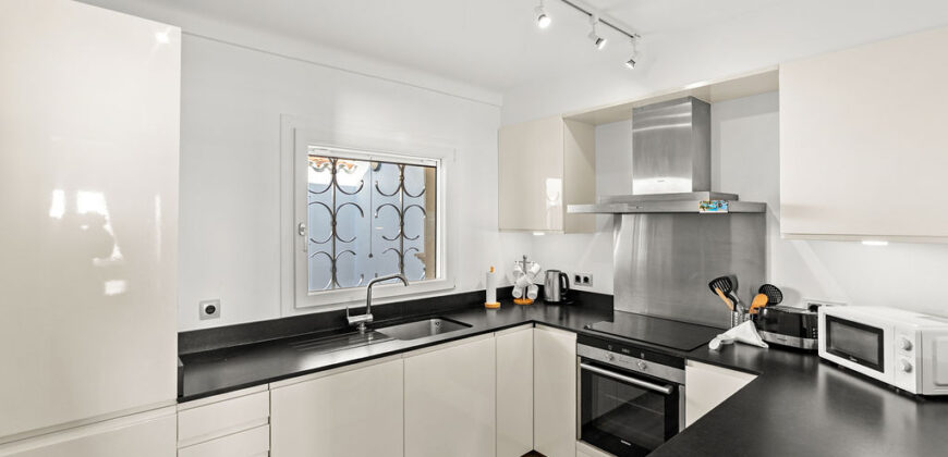 VILLA EN PRIMERA LÍNEA CON VISTAS PANORÁMICAS AL MAR EN ES FORTI