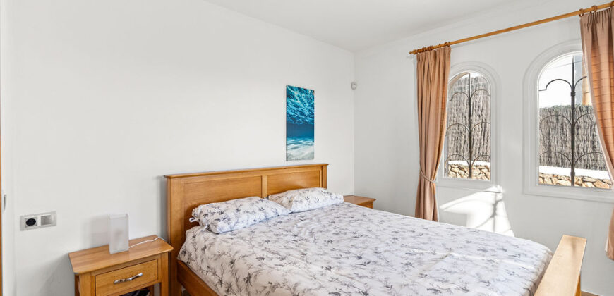 VILLA EN PRIMERA LÍNEA CON VISTAS PANORÁMICAS AL MAR EN ES FORTI