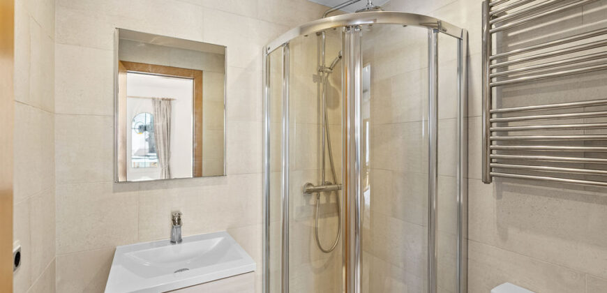 VILLA EN PRIMERA LÍNEA CON VISTAS PANORÁMICAS AL MAR EN ES FORTI