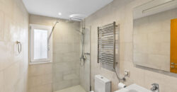 VILLA EN PRIMERA LÍNEA CON VISTAS PANORÁMICAS AL MAR EN ES FORTI