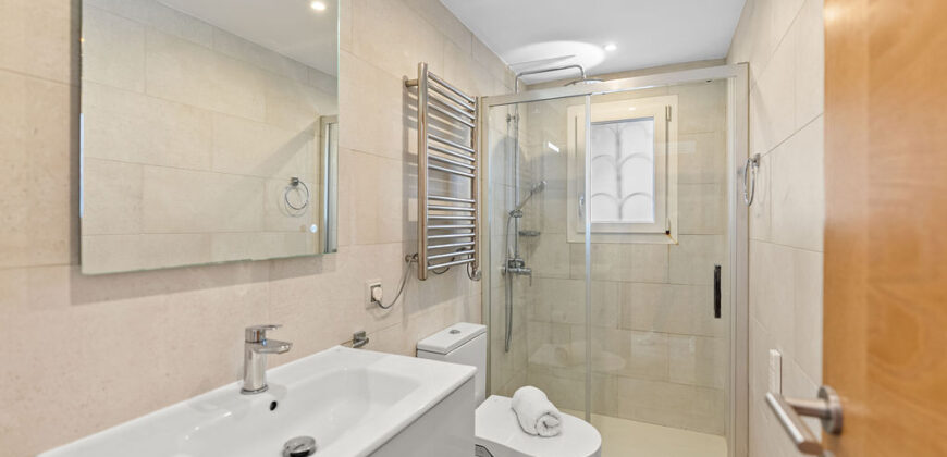 VILLA EN PRIMERA LÍNEA CON VISTAS PANORÁMICAS AL MAR EN ES FORTI