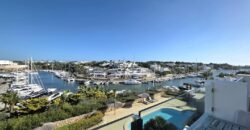 LUXURY PENTHOUSE IN PRIME LOCATION OVERLOOKING THE MARINA 517.500€