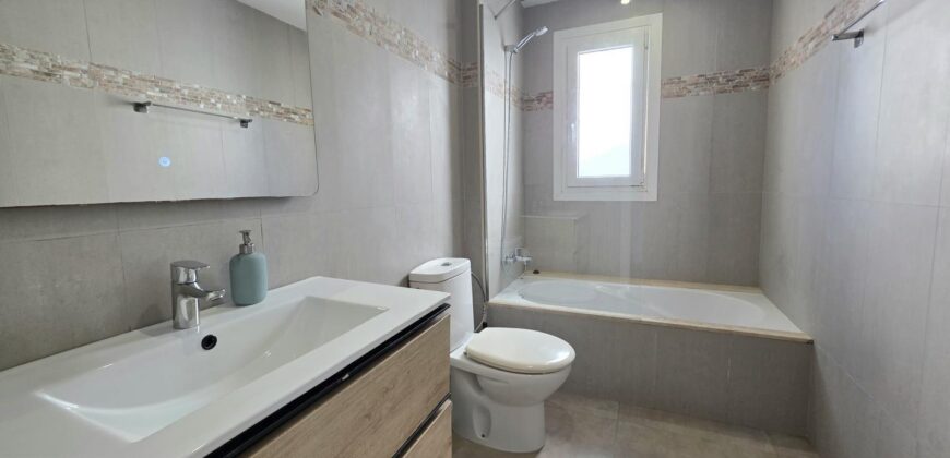 LUXURY PENTHOUSE IN PRIME LOCATION OVERLOOKING THE MARINA 517.500€