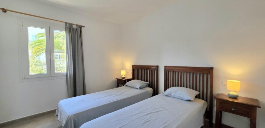 LUXURY PENTHOUSE IN PRIME LOCATION OVERLOOKING THE MARINA 517.500€