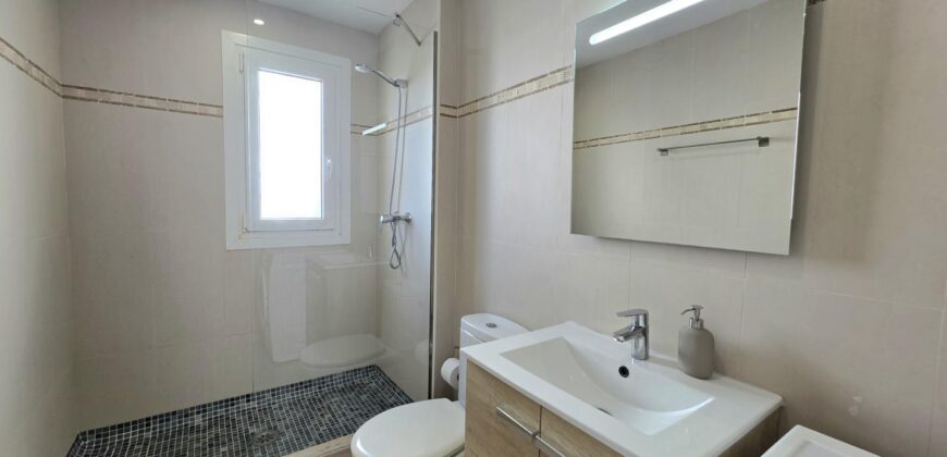 LUXURY PENTHOUSE IN PRIME LOCATION OVERLOOKING THE MARINA 517.500€