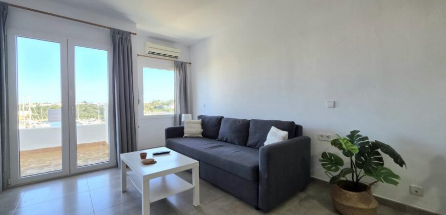 LUXURY PENTHOUSE IN PRIME LOCATION OVERLOOKING THE MARINA 517.500€