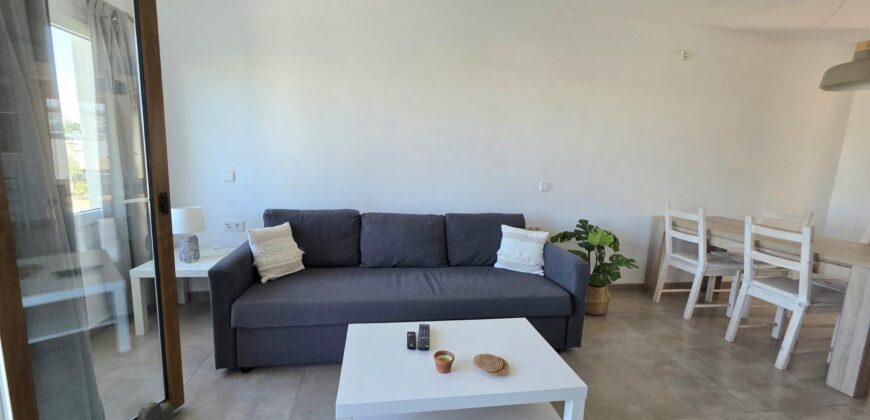 LUXURY PENTHOUSE IN PRIME LOCATION OVERLOOKING THE MARINA 517.500€
