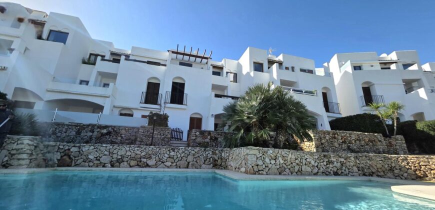 LUXURY PENTHOUSE IN PRIME LOCATION OVERLOOKING THE MARINA 517.500€