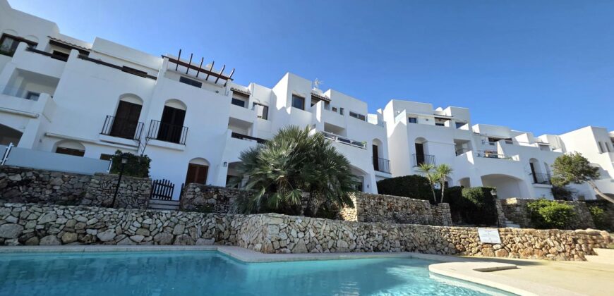 LUXURY PENTHOUSE IN PRIME LOCATION OVERLOOKING THE MARINA 517.500€