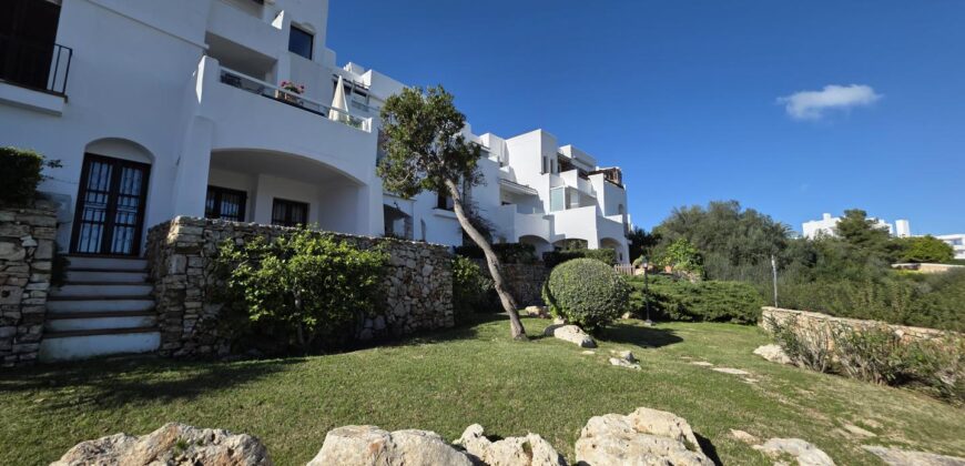 LUXURY PENTHOUSE IN PRIME LOCATION OVERLOOKING THE MARINA 517.500€