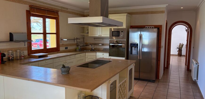 STUNNING COUNTRY HOUSE WITH GUEST APARTMENT IN A PEACEFUL LOCATION CLOSE TO MANACOR