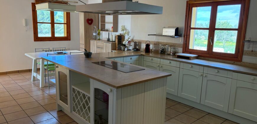 STUNNING COUNTRY HOUSE WITH GUEST APARTMENT IN A PEACEFUL LOCATION CLOSE TO MANACOR