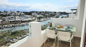 LUXURY PENTHOUSE IN PRIME LOCATION OVERLOOKING THE MARINA 517.500€