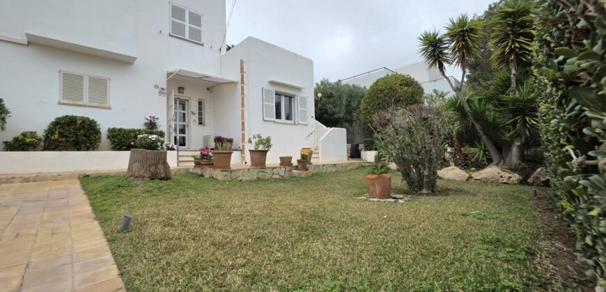 GROUND-FLOOR IN SECOND LINE TO THE SEA, CALA D´OR