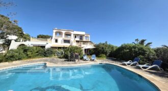 EXCEPTIONAL VILLA IN SECOND LINE TO THE SEA, CALA SERENA