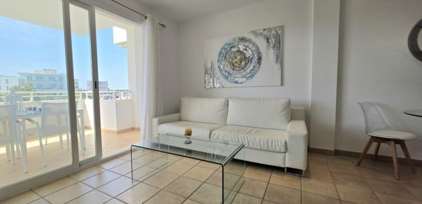 LUMINOSO Y MODERNO APARTAMENTO EN VENTA, COMPLEJO EL PUERTO 2