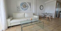 LUMINOSO Y MODERNO APARTAMENTO EN VENTA, COMPLEJO EL PUERTO 2