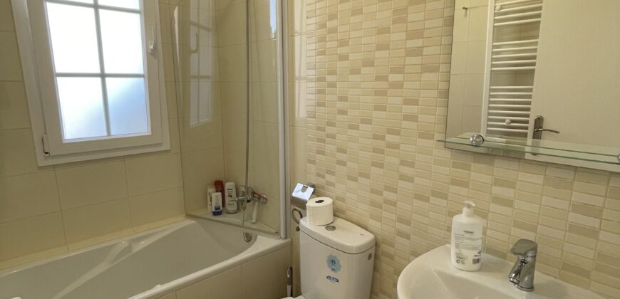 DOPPELHAUSHÄLFTE MIT GENEHMIGUNG ZUR FERIENVERMIETUNG, CALA MURADA 695.000 €