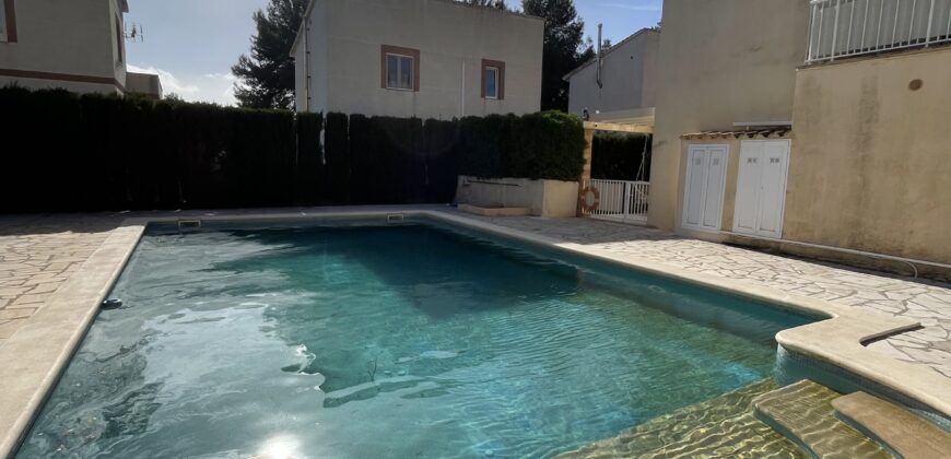 DOPPELHAUSHÄLFTE MIT GENEHMIGUNG ZUR FERIENVERMIETUNG, CALA MURADA 695.000 €