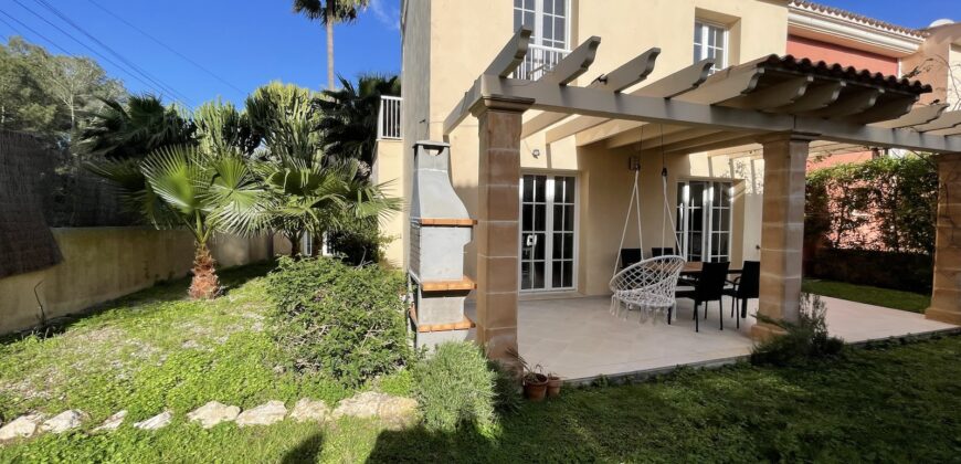 DOPPELHAUSHÄLFTE MIT GENEHMIGUNG ZUR FERIENVERMIETUNG, CALA MURADA 695.000 €