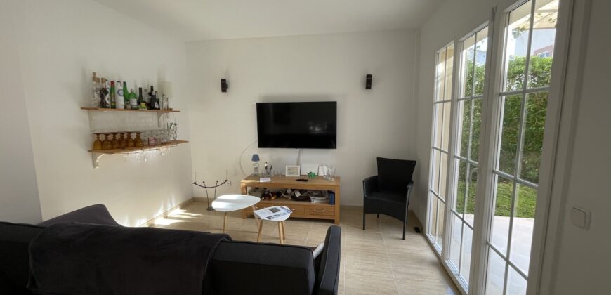 DOPPELHAUSHÄLFTE MIT GENEHMIGUNG ZUR FERIENVERMIETUNG, CALA MURADA 695.000 €