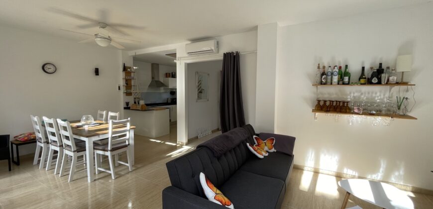 DOPPELHAUSHÄLFTE MIT GENEHMIGUNG ZUR FERIENVERMIETUNG, CALA MURADA 695.000 €