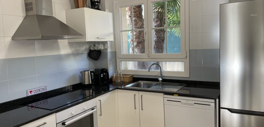 DOPPELHAUSHÄLFTE MIT GENEHMIGUNG ZUR FERIENVERMIETUNG, CALA MURADA 695.000 €