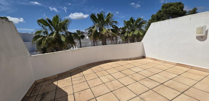 FANTÁSTICA CASA ADOSADA DE ESTILO MODERNO EN HERMOSO COMPLEJO, CALA EGOS