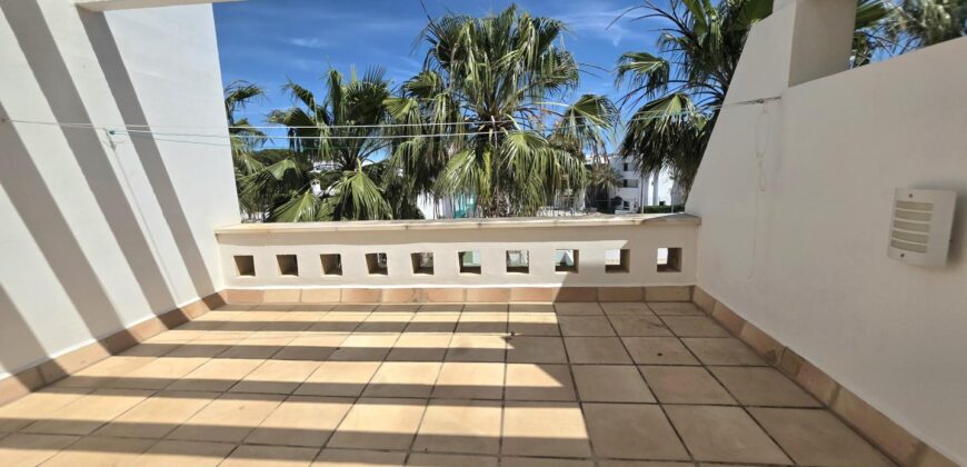 FANTÁSTICA CASA ADOSADA DE ESTILO MODERNO EN HERMOSO COMPLEJO, CALA EGOS