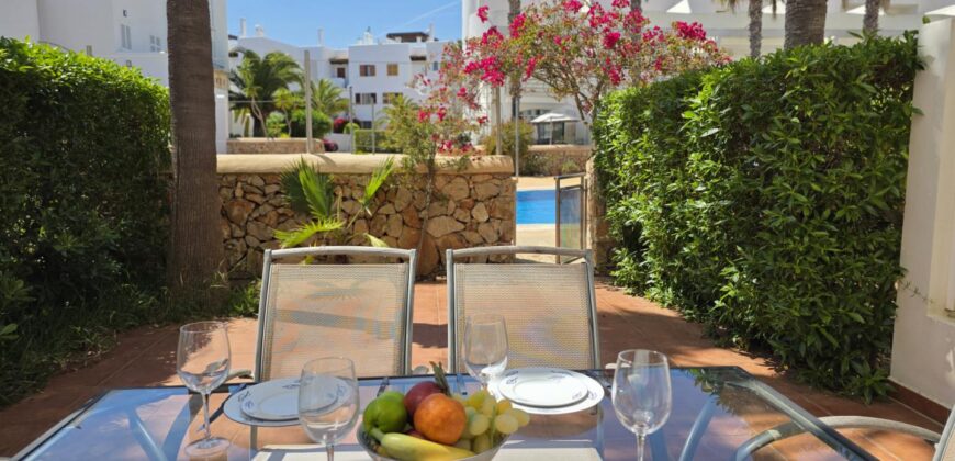 FANTÁSTICA CASA ADOSADA DE ESTILO MODERNO EN HERMOSO COMPLEJO, CALA EGOS