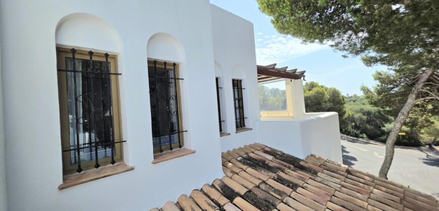CORNER PENTHOUSE WITH SEVERAL TERRACES AND EXCEPTIONAL NATURAL LIGHT IN CALA D’OR