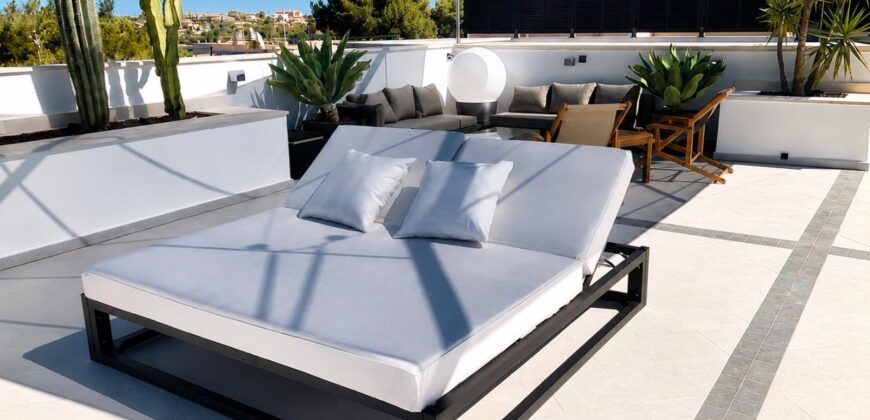EXCEPTIONAL PENTHOUSE WITH STUNNING SEA VIEWS IN PORTOCOLOM
