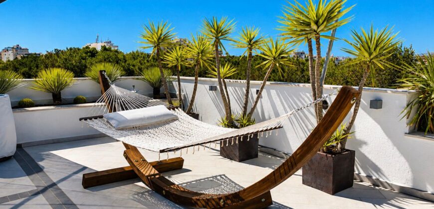 EXCEPTIONAL PENTHOUSE WITH STUNNING SEA VIEWS IN PORTOCOLOM