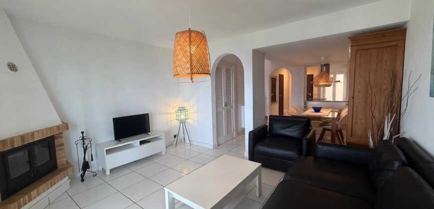 EXCLUSIVO APARTAMENTO DÚPLEX EN PRIMERA LÍNEA DE MAR – PARQUE MAR, CALA D’OR