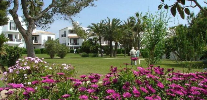 EXCLUSIVO APARTAMENTO DÚPLEX EN PRIMERA LÍNEA DE MAR – PARQUE MAR, CALA D’OR