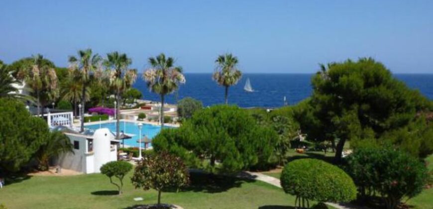 EXCLUSIVO APARTAMENTO DÚPLEX EN PRIMERA LÍNEA DE MAR – PARQUE MAR, CALA D’OR