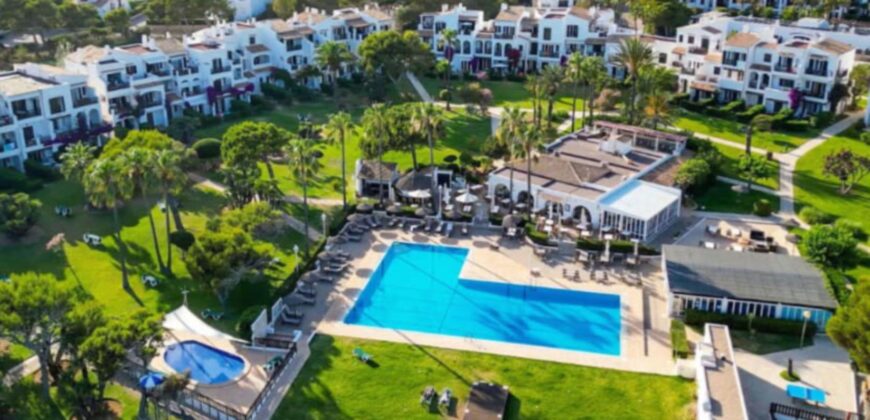 EXCLUSIVO APARTAMENTO DÚPLEX EN PRIMERA LÍNEA DE MAR – PARQUE MAR, CALA D’OR