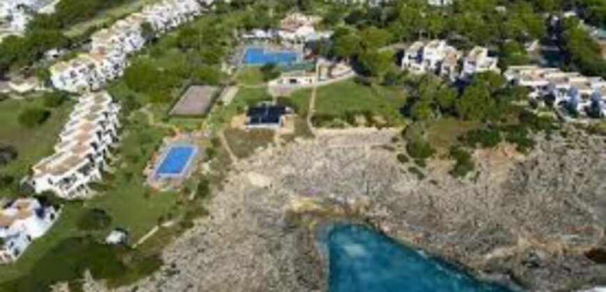 FRONTLINE DUPLEX APARTMENT WITH STUNNING SEA VIEWS – PARQUE MAR, CALA D’OR