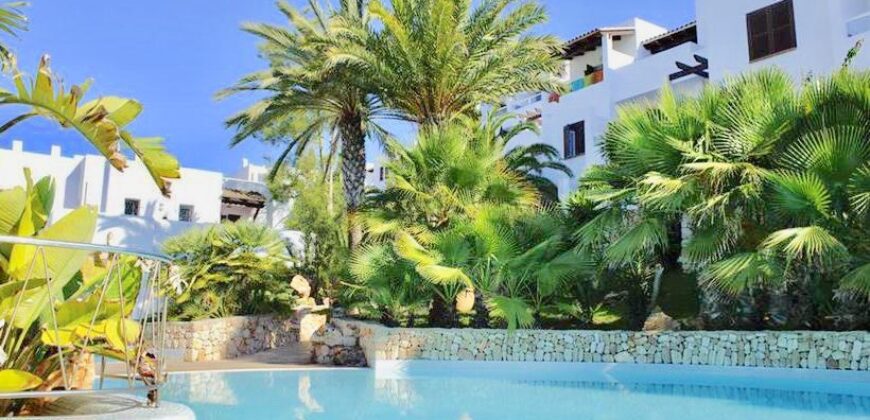 GROUND FLOOR APARTMENT A STONE’S THROW FROM THE CALA D’OR MARINA 
