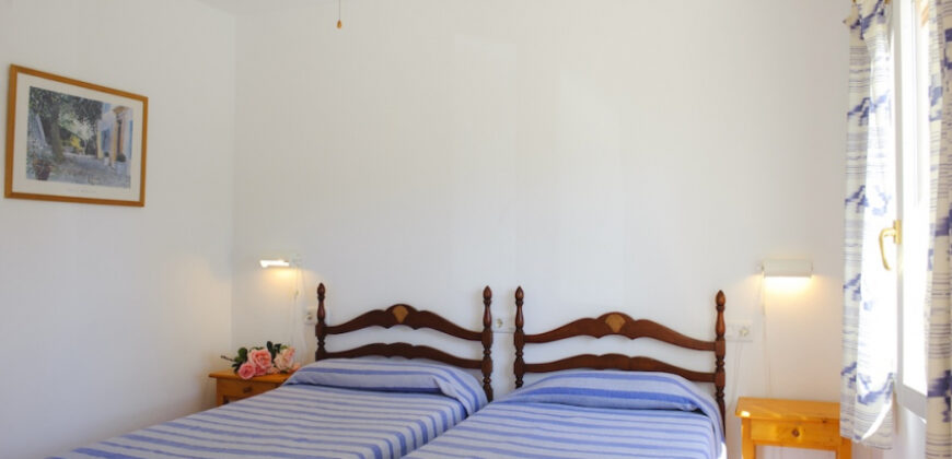 IBIZAN-STYLE VILLA WITH A TOURIST RENTAL LICENCE IN CALA EGOS