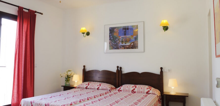 IBIZAN-STYLE VILLA WITH A TOURIST RENTAL LICENCE IN CALA EGOS