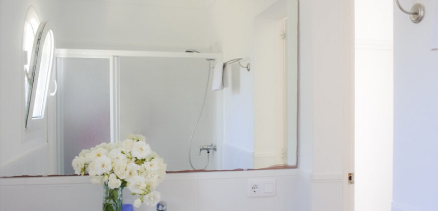 IBIZAN-STYLE VILLA WITH A TOURIST RENTAL LICENCE IN CALA EGOS